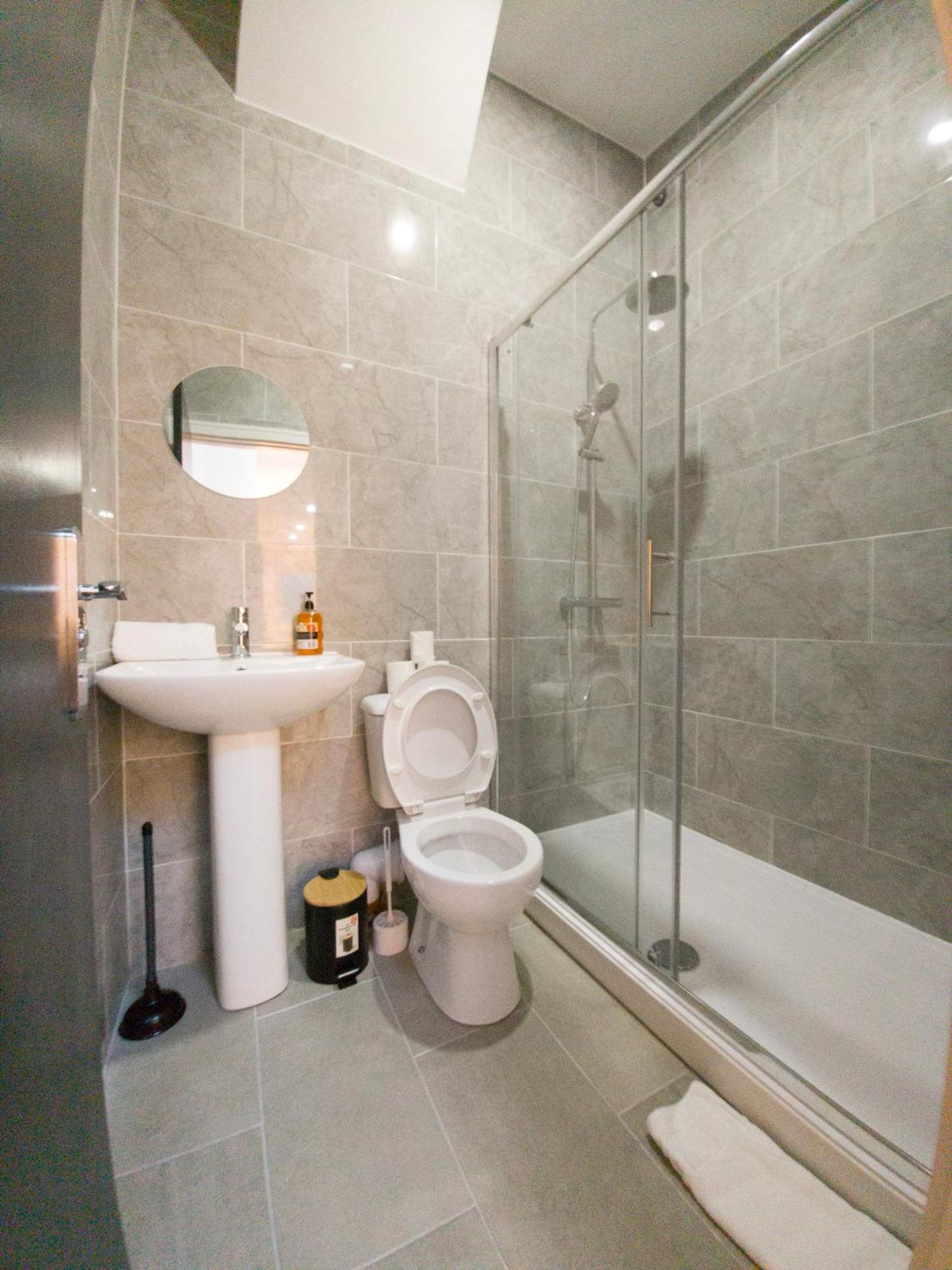 Plenty Of Parking Available; 3 Bedroom Apartment By Property Promise Cardiff Exteriér fotografie