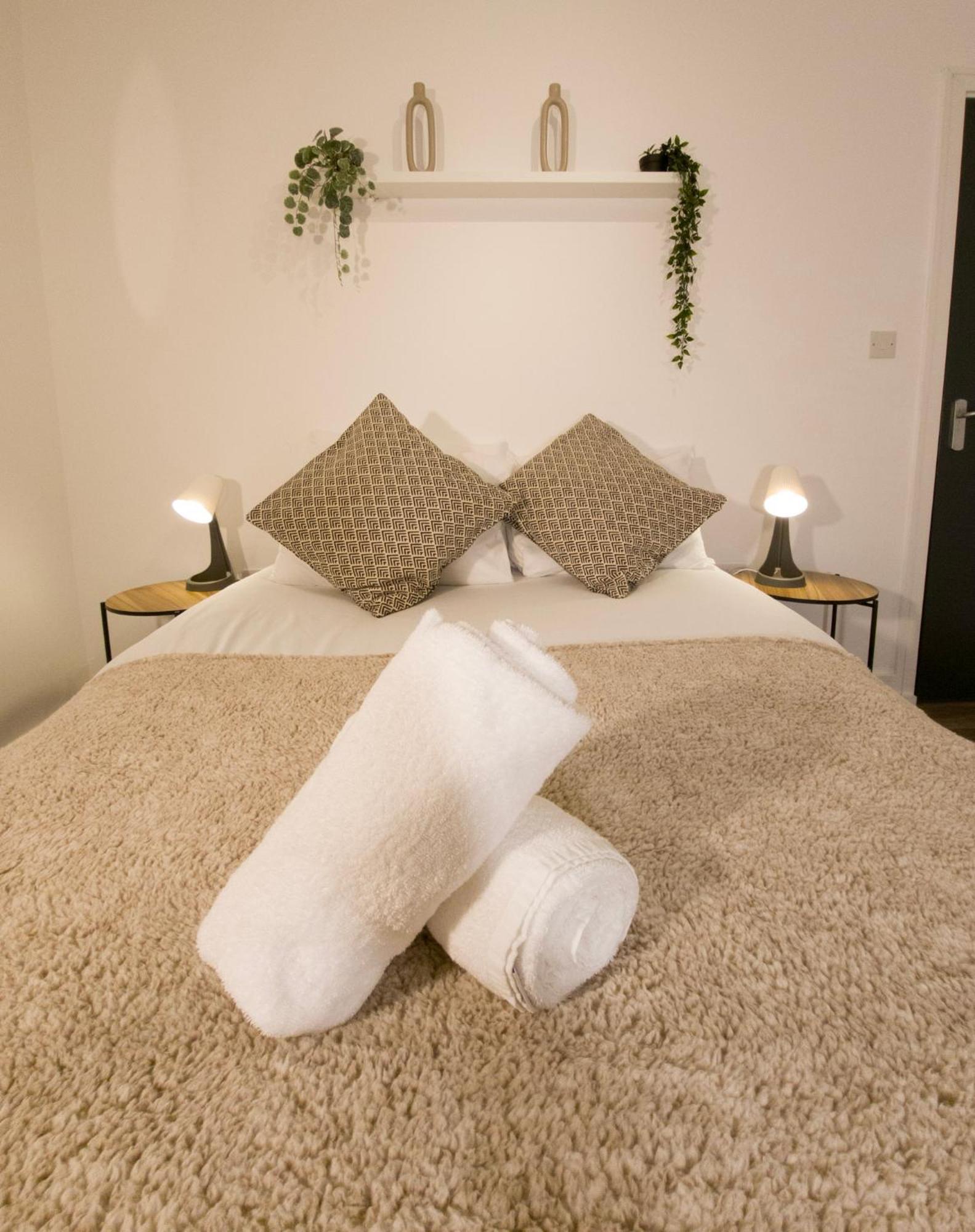 Plenty Of Parking Available; 3 Bedroom Apartment By Property Promise Cardiff Exteriér fotografie