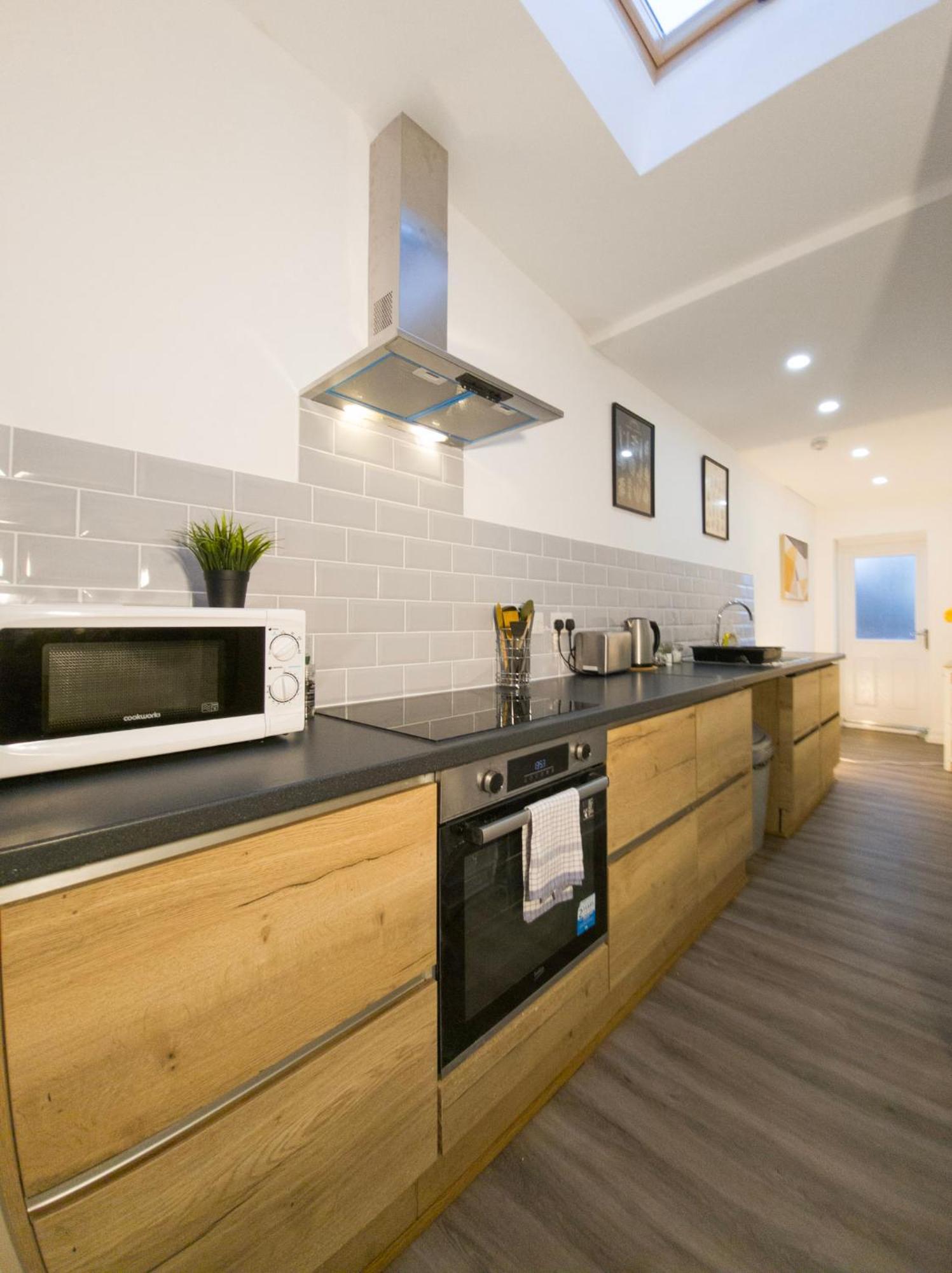 Plenty Of Parking Available; 3 Bedroom Apartment By Property Promise Cardiff Exteriér fotografie