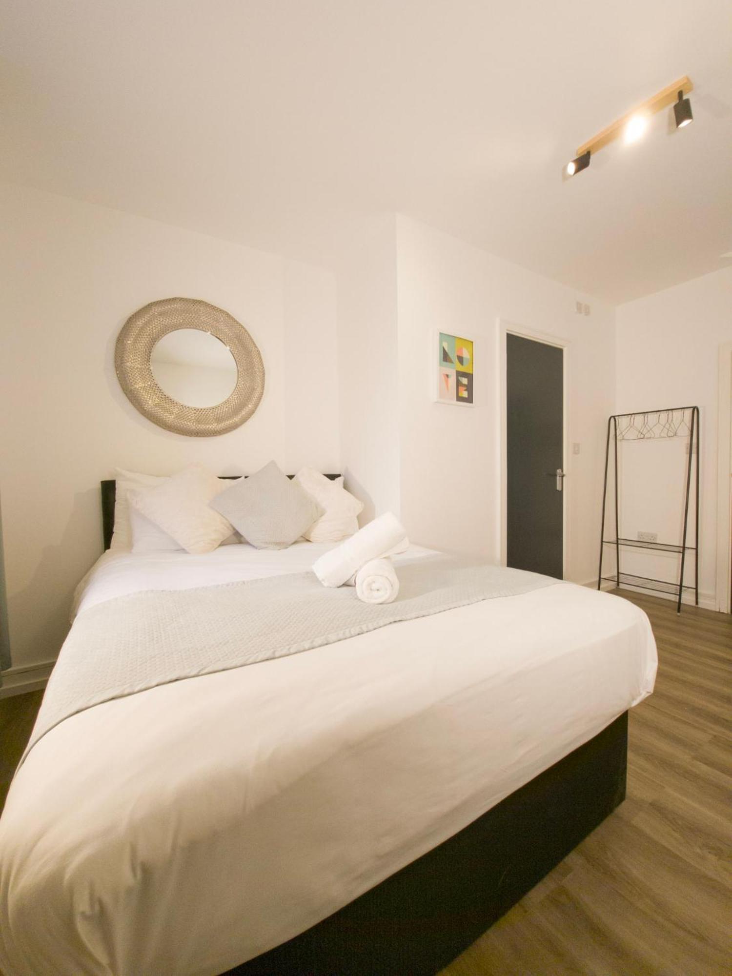 Plenty Of Parking Available; 3 Bedroom Apartment By Property Promise Cardiff Exteriér fotografie