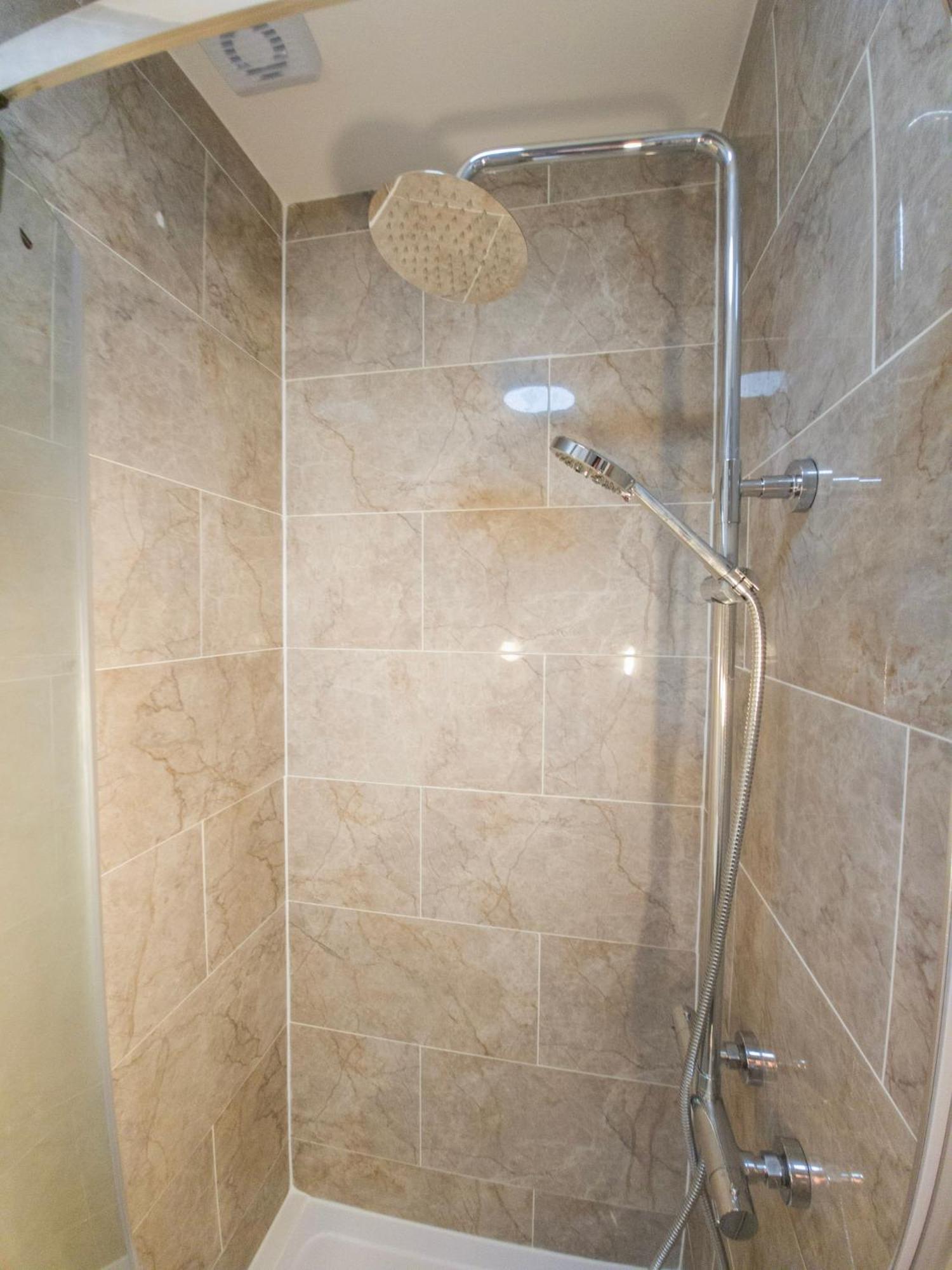 Plenty Of Parking Available; 3 Bedroom Apartment By Property Promise Cardiff Exteriér fotografie